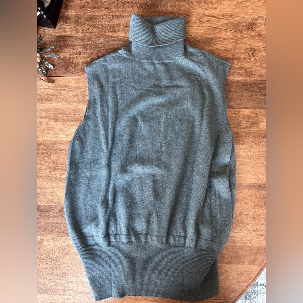 Gray Sleeveless Turtleneck Sweater. Made in Italy
